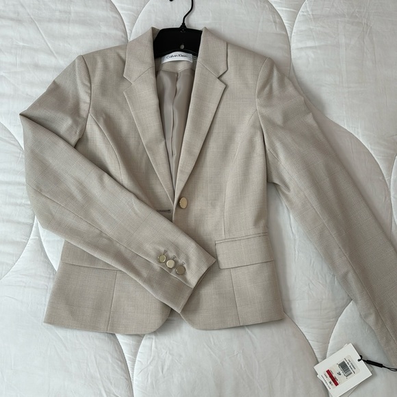 Calvin Klein beige blazer, size 2P - Picture 1 of 3